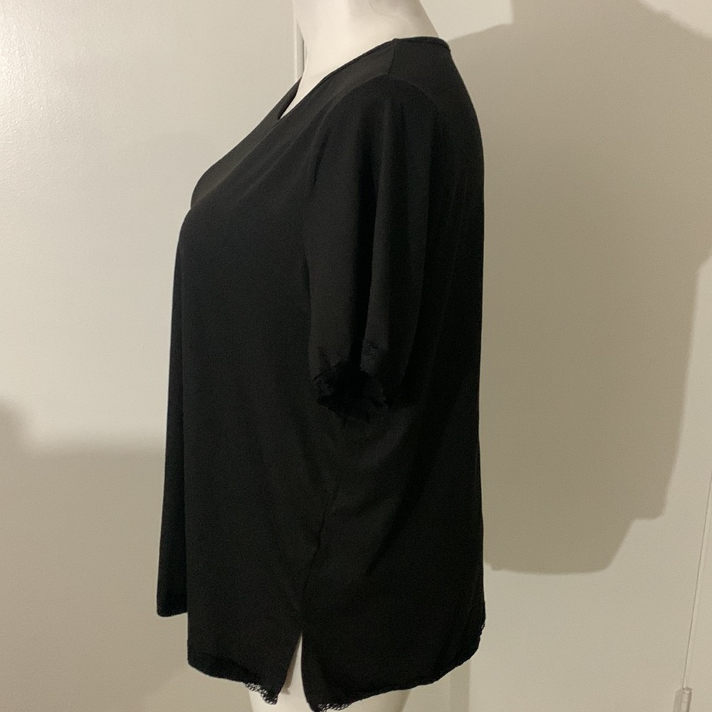 Emery Rose Top - Picture 2 of 4